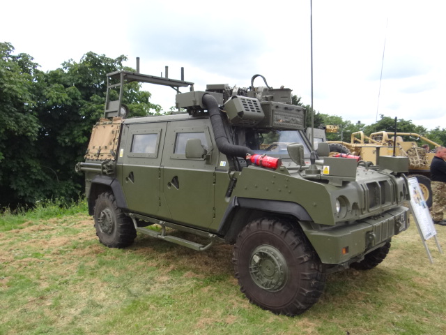 warwheels-net-iveco-clv-panther-photos